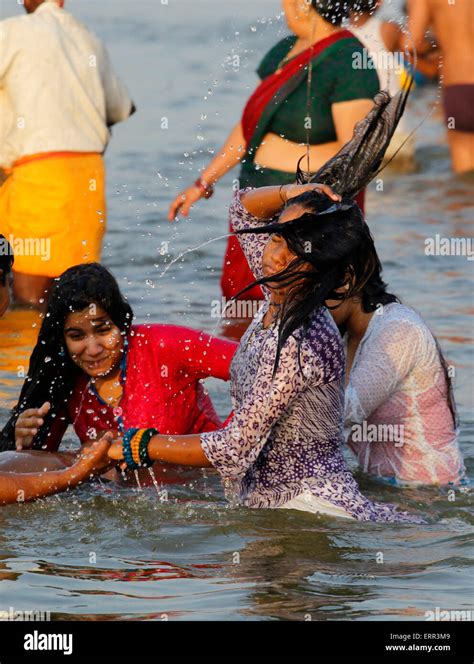 indian girl bathing in open|bangalore river bath videos.